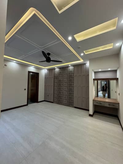 1 Kanal Upper Portion Available For Rent Block C Near Commercial Market