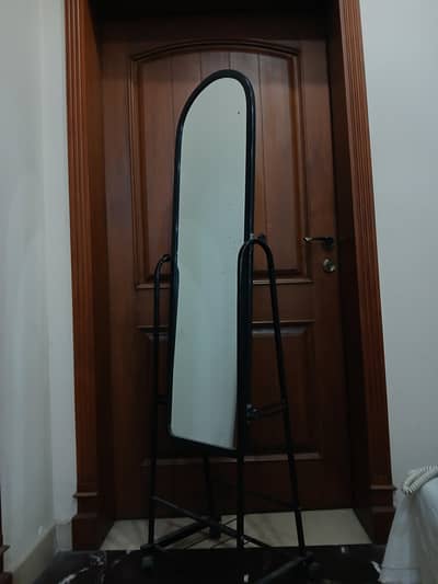 Stand mirror/ Full length mirror
