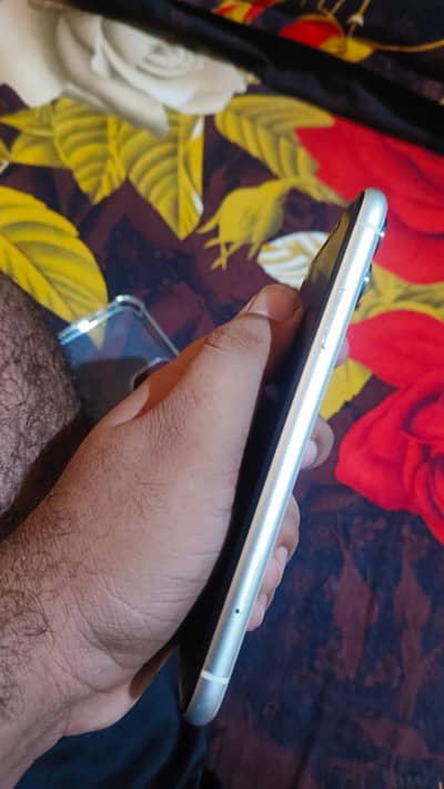 Iphone 11 factory unlock  64GB