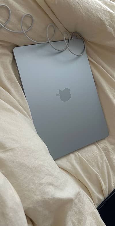 Apple MacBook Pro M2 – 16GB / 512GB – Clean