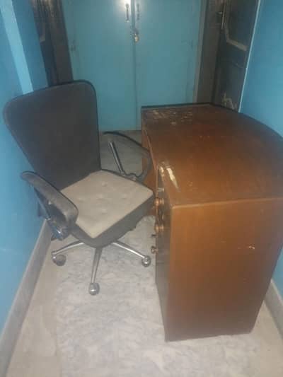Computer table and chair