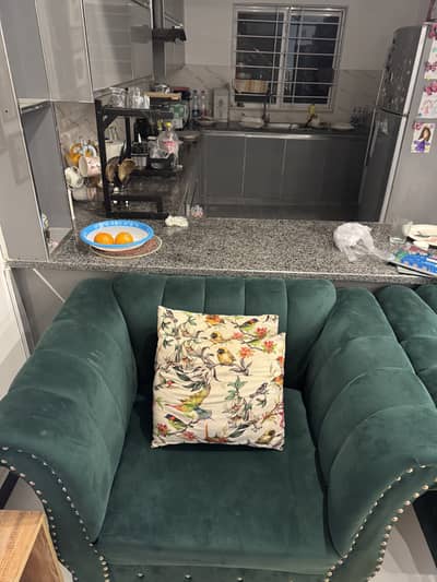 5 seater sofa like new slightly used