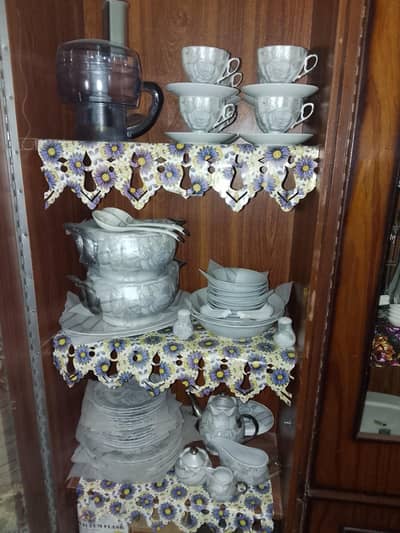 brand new dinner set available for sale