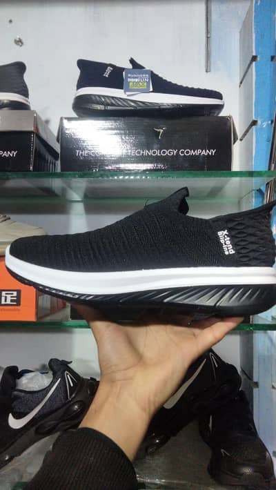 X tend slip casul athletic shoes