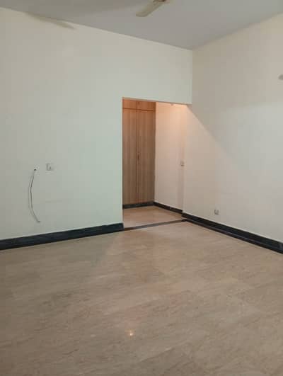 Portion For Rent In Main Boulevard Defence