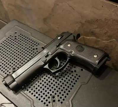 Baretta metal and plastic gun bareel silver