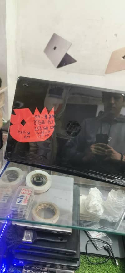 Hp A9 7th gen 8/256 ssd half gb graphic card 17" 10/10