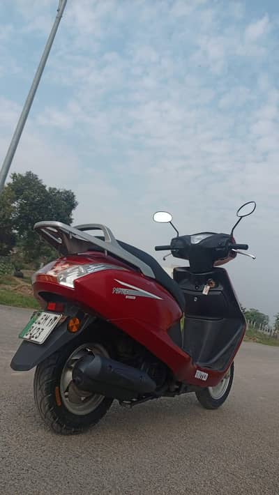 United 100cc scooty