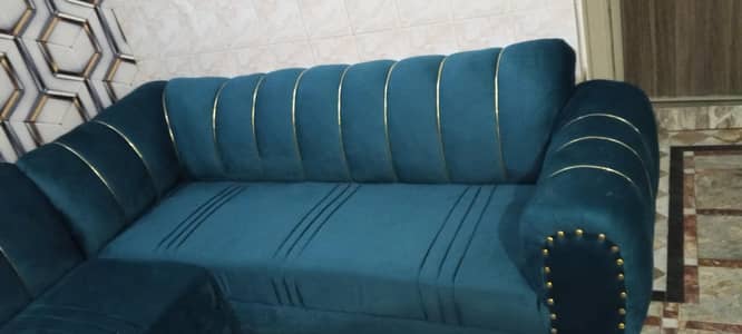 6 seater hai L shape ma 1 month used hai new hai