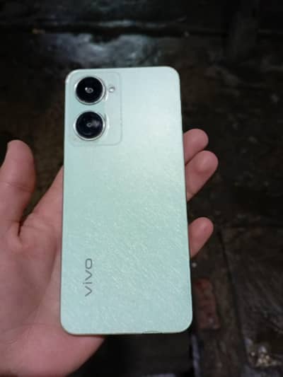 8 mahine chala hai sirf dabba Hai Sath charger bhi hai sath