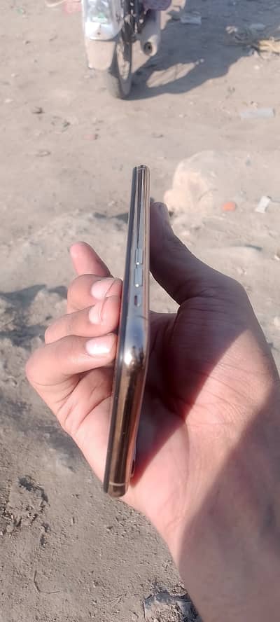 iPhone XS exchange possible with good phone