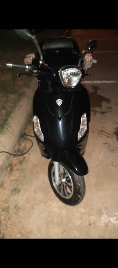 bike ekdum fresh 10x10 condition bahut kam use hui hai