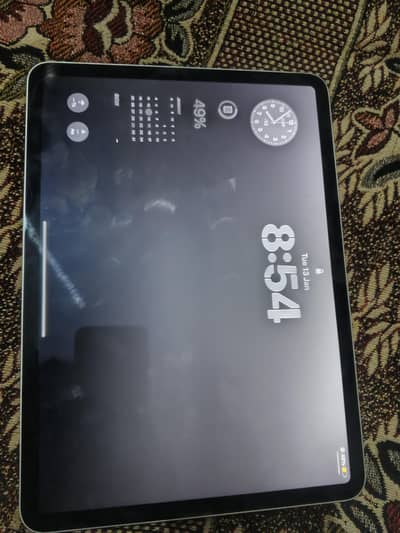 iPad Pro M2 11" – 9/10 Condition, Original Charger, Lightly Used