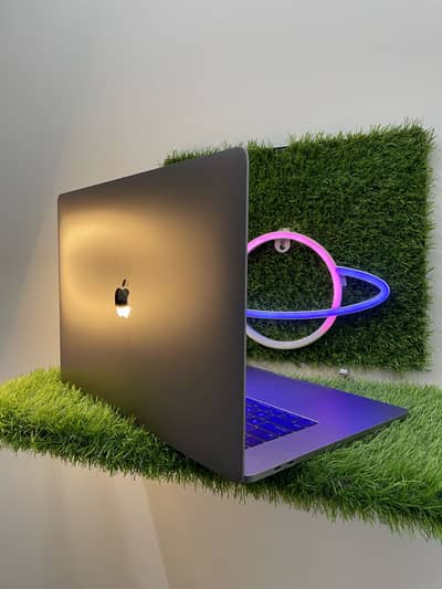 MacBook Pro 2017 15” i7 16GB 1TB TouchBar WhatsApp 03215984936