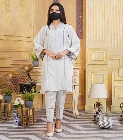 گھریلو لیڈیز درزی دستیاب – نفیس سلائی مناسب ریٹس میں 2