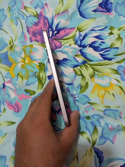 Vivo y04 4/64 in warranty