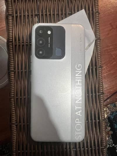 Selling techno spark 8c