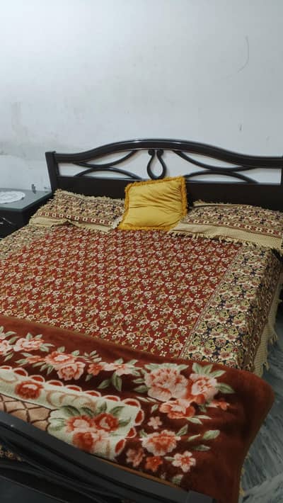 good condition wood furniture bed set
