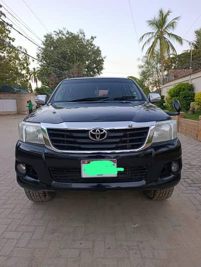 Toyota Hilux Vigo Champ 2013 (Pakistani)