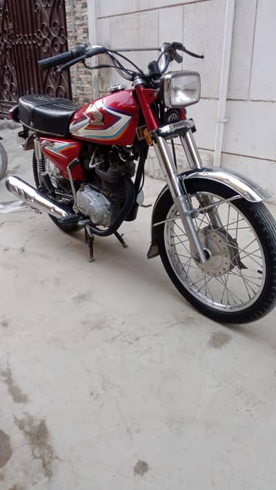 Honda CG 125cc urgent for sale contact WhatsApp,,03267515434