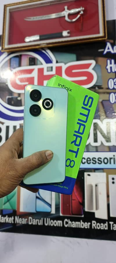 infinix Smart8. . . 4+4/64gb