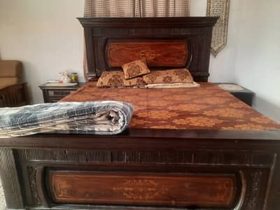 Chinioti Bed With Dreesing Table And Two Side Tables