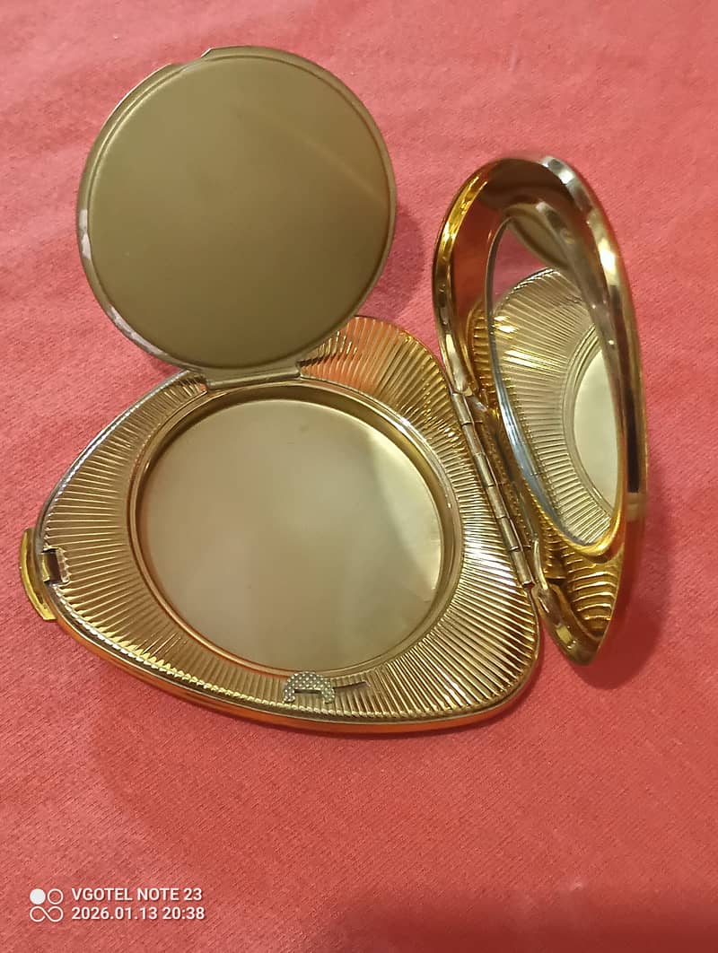 Compact Mirror 4