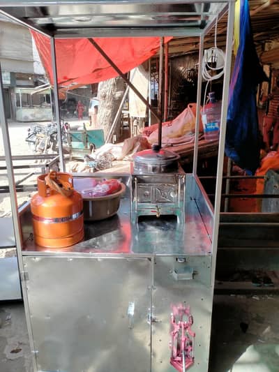 chips counter with mukammal Saman munaseeb qemat me banayea jhata hain