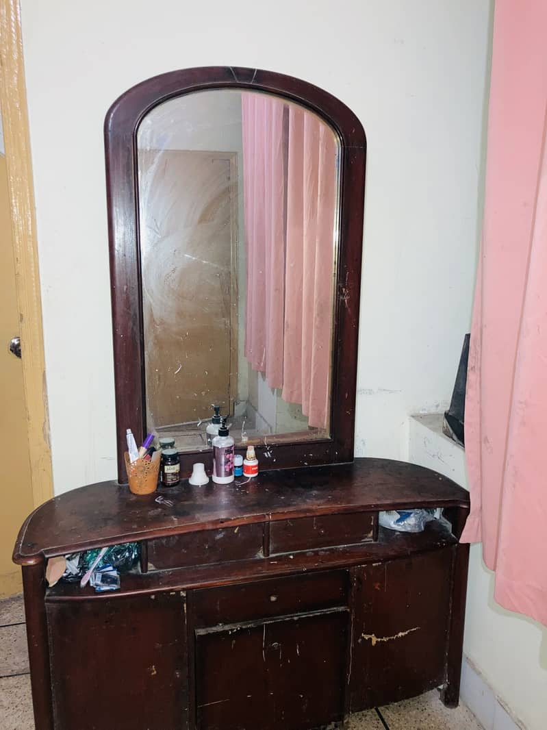 Dressing table 0