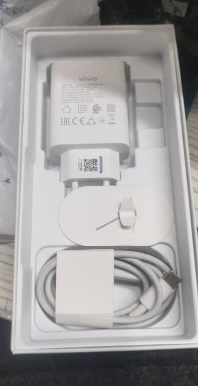 vivo y04 4+4 128gb 10 by 10 condition 11 month waranty