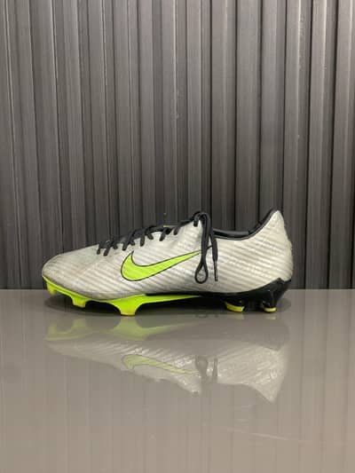 Pre-loved football shoes