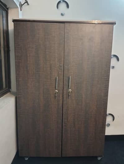 sheet ki bani almari