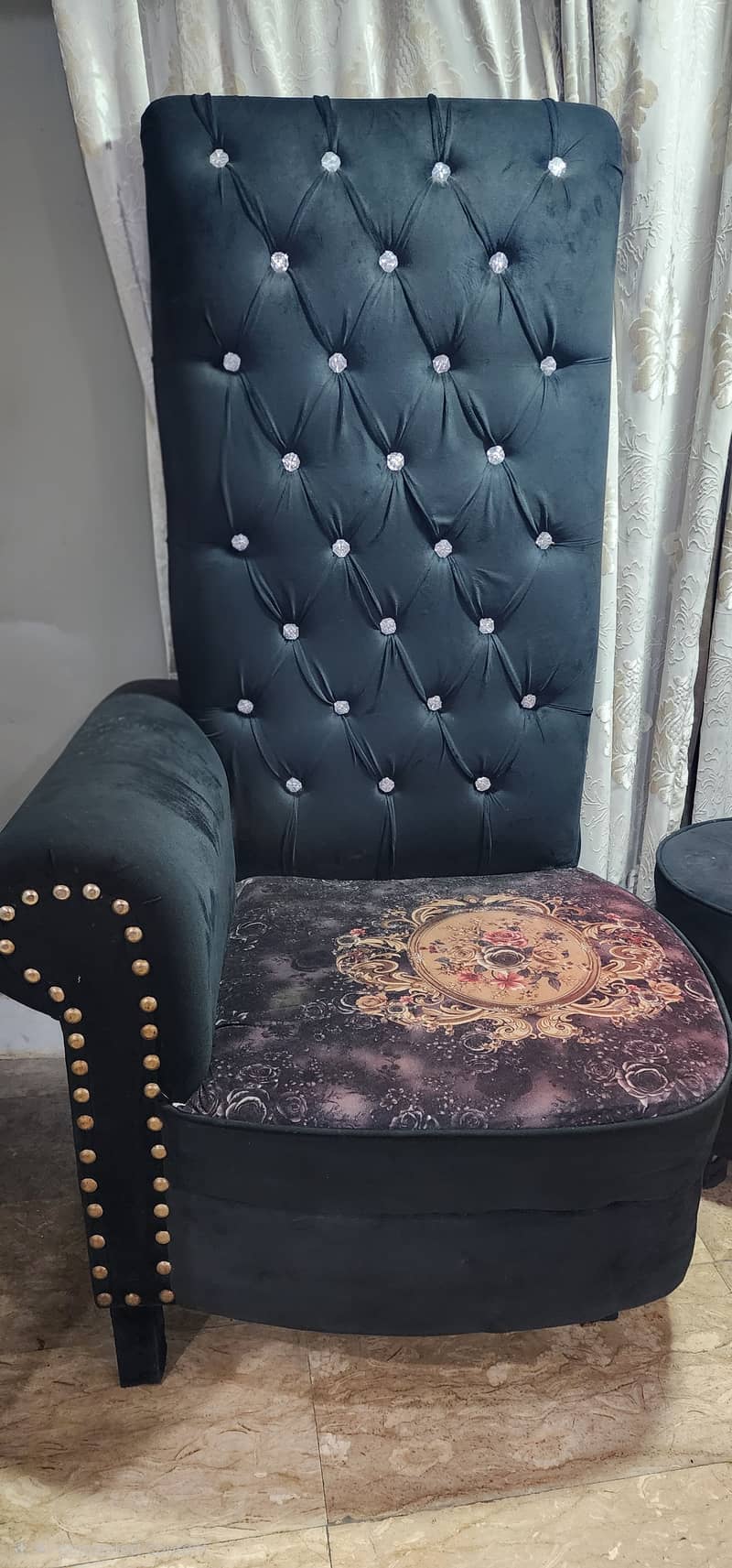 2 sofa 1 round table 3