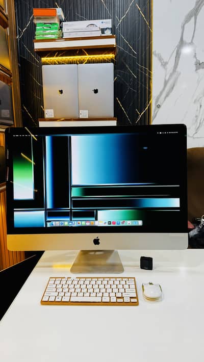 iMac 2017 (27-inch)  Processor: Core i5 RAM: 16GB