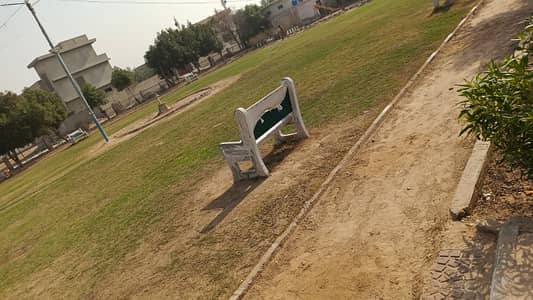 CORNER PARK FACING 600 SQY PLOT ALIGARH SOCIETY SCHEME 33 KARACHI