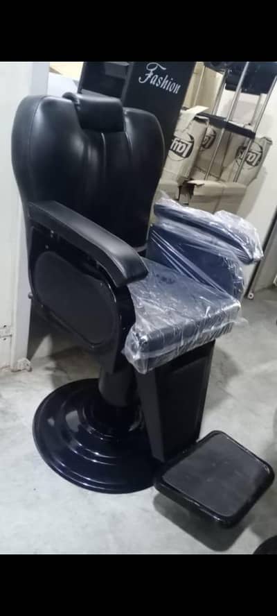 a one paler chair  black colour vip