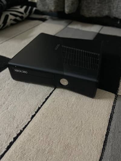 xbox 360s slim 10by10 all ok like brand new