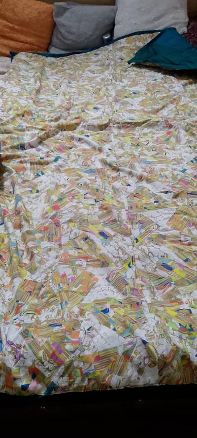 razai kapas k roi ki bht garam ache hai