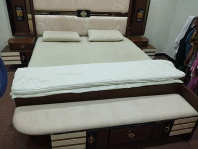 Wooden King size bed & Dressing table