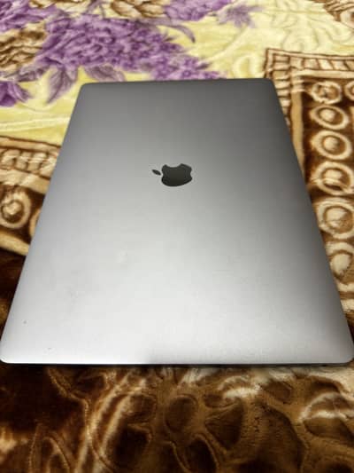 Apple Macbook 2017 15 inch with touch bar