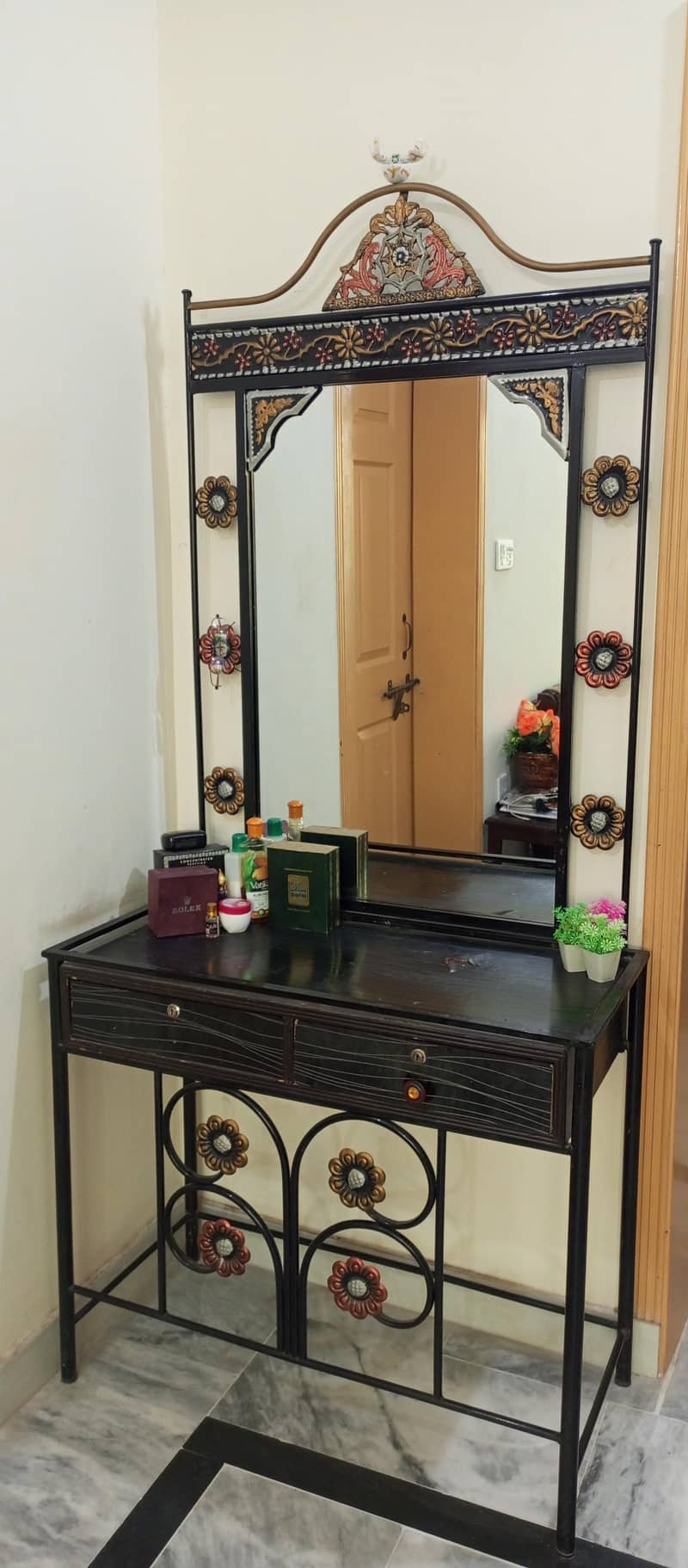 Dressing table 0