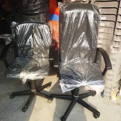 Branded office chairs like new different chairs different prices . .