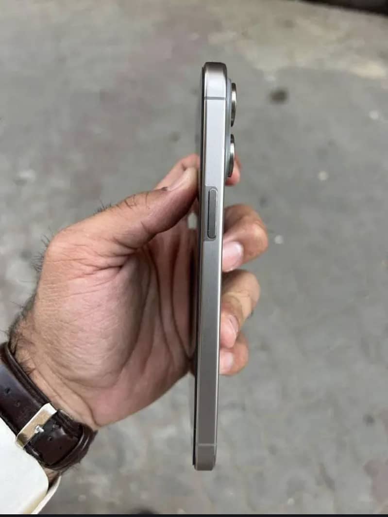 iPhone 15 Pro Max 1