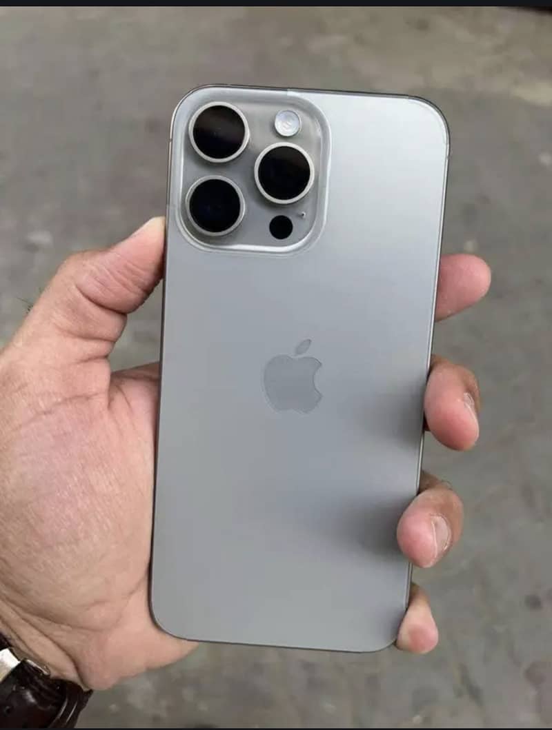 iPhone 15 Pro Max 3