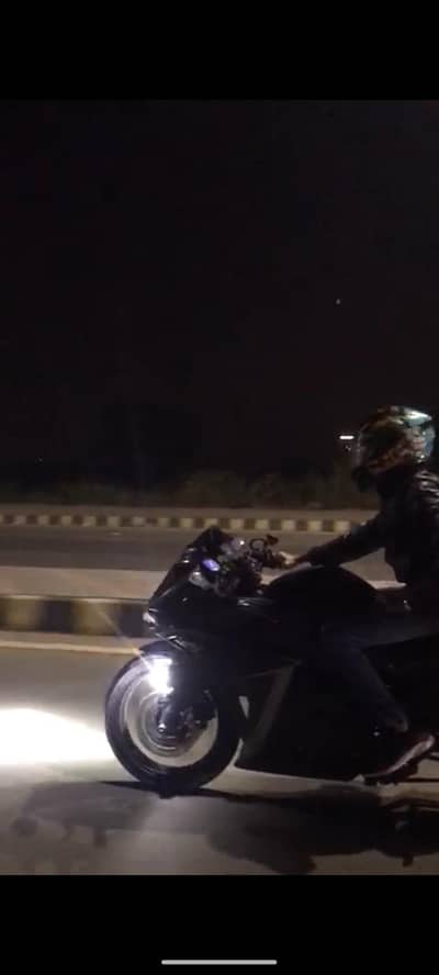 Yamaha YZF-R3 replica