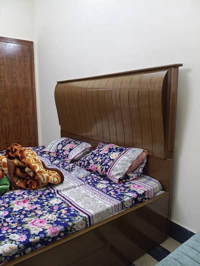 wooden king sized Bed