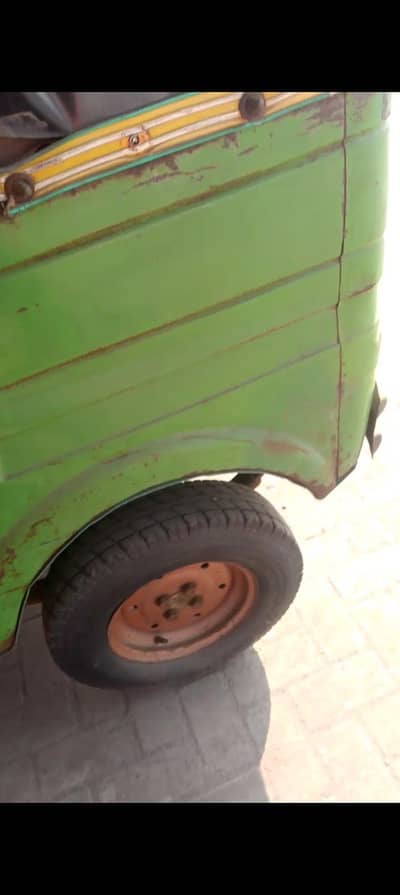 cng riksha condion pic mein dekh saqty hn