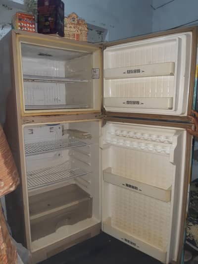 Dawlance medium size fridge for sale all ok 03251465644
