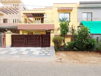 10 Marla Beautiful House Available For Sale