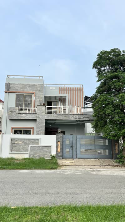 10 Marla House Available For Rent